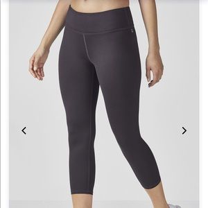 Fabletics Salar Solid Powerhold Capri NWT